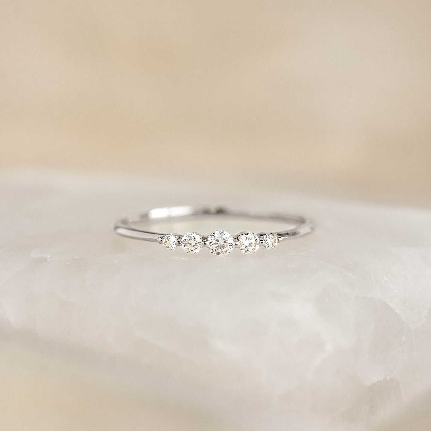 Graduated Diamond Ring White Gold - Dahlia