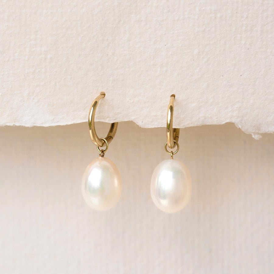 14k Gold Rice Pearl Huggie Earrings - Juliette | Linjer Jewelry