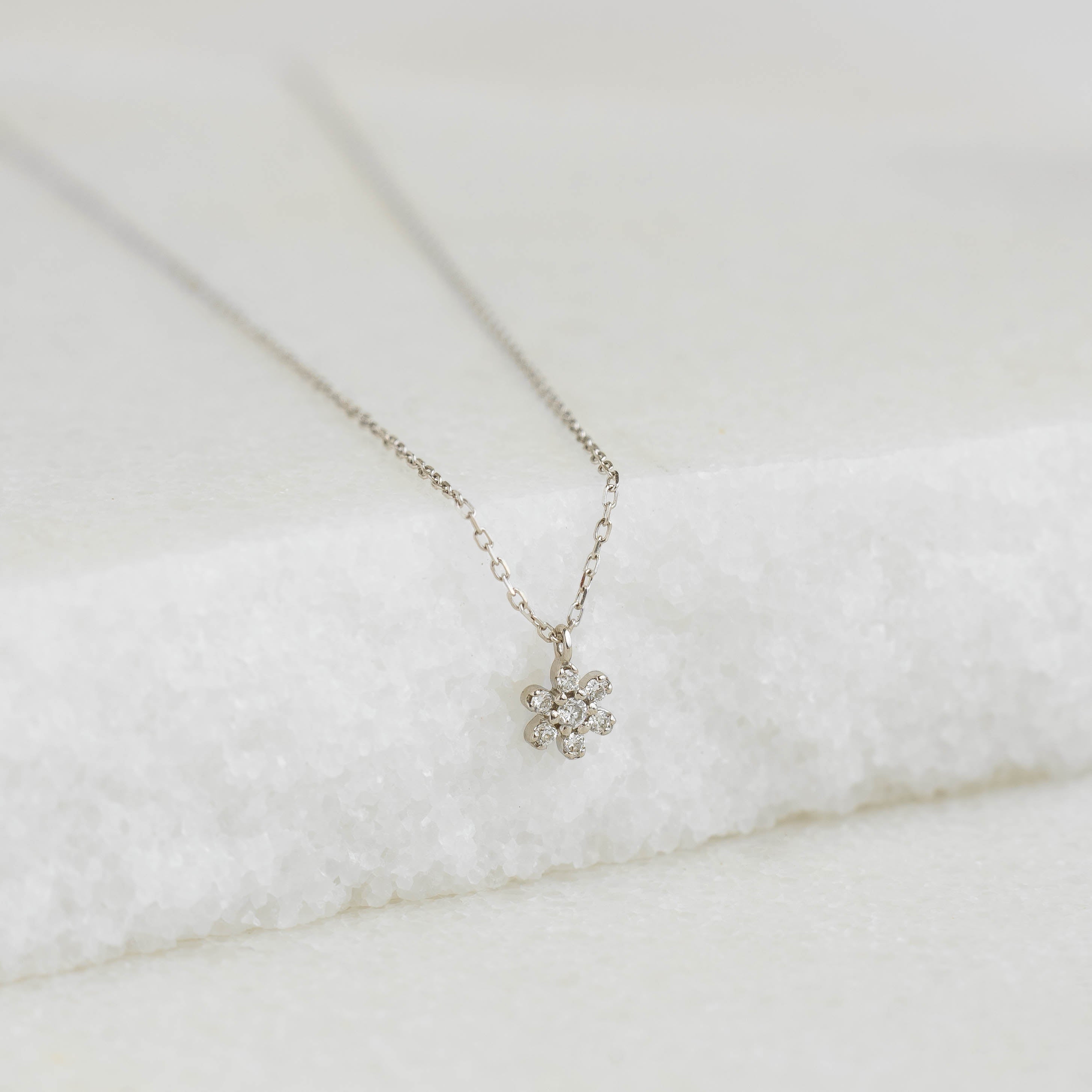 Women's White Gold shops Flower Pendant Necklace