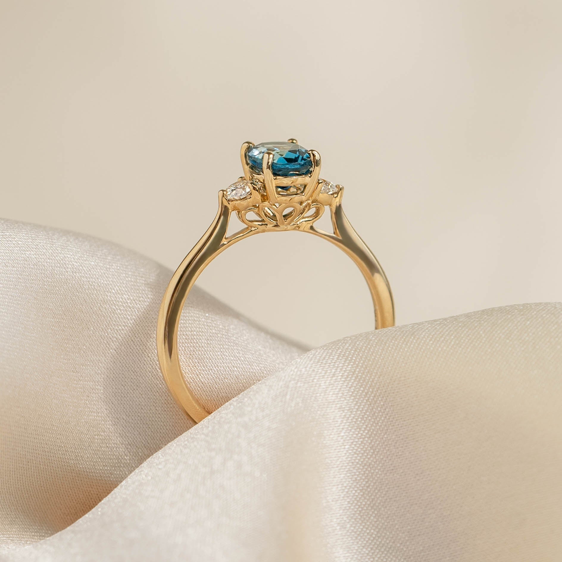 10k outlet yellow gold puffy ring.