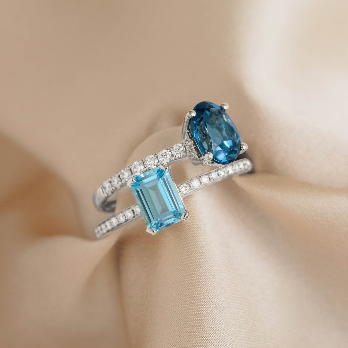 Oval London Blue Topaz and Diamond Ring White Gold - Minette