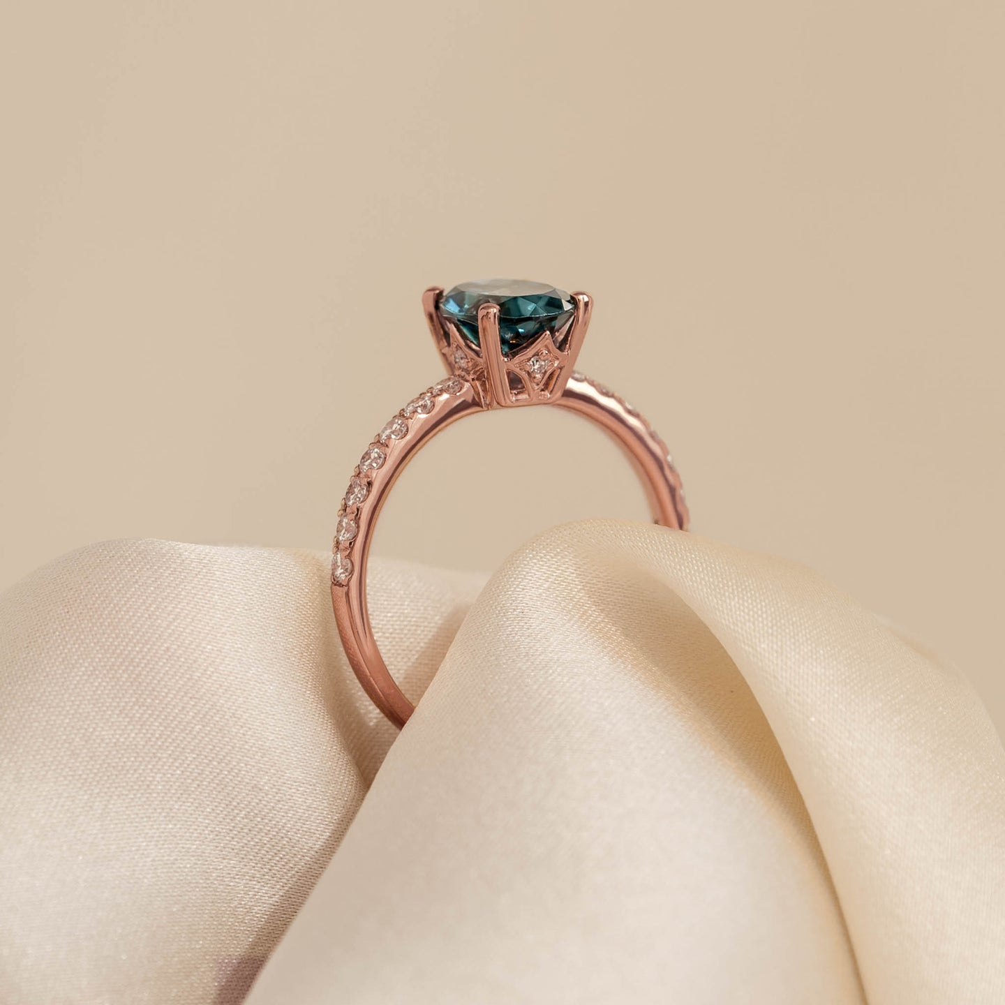 Oval London Blue Topaz and Diamond Ring Rose Gold - Minette