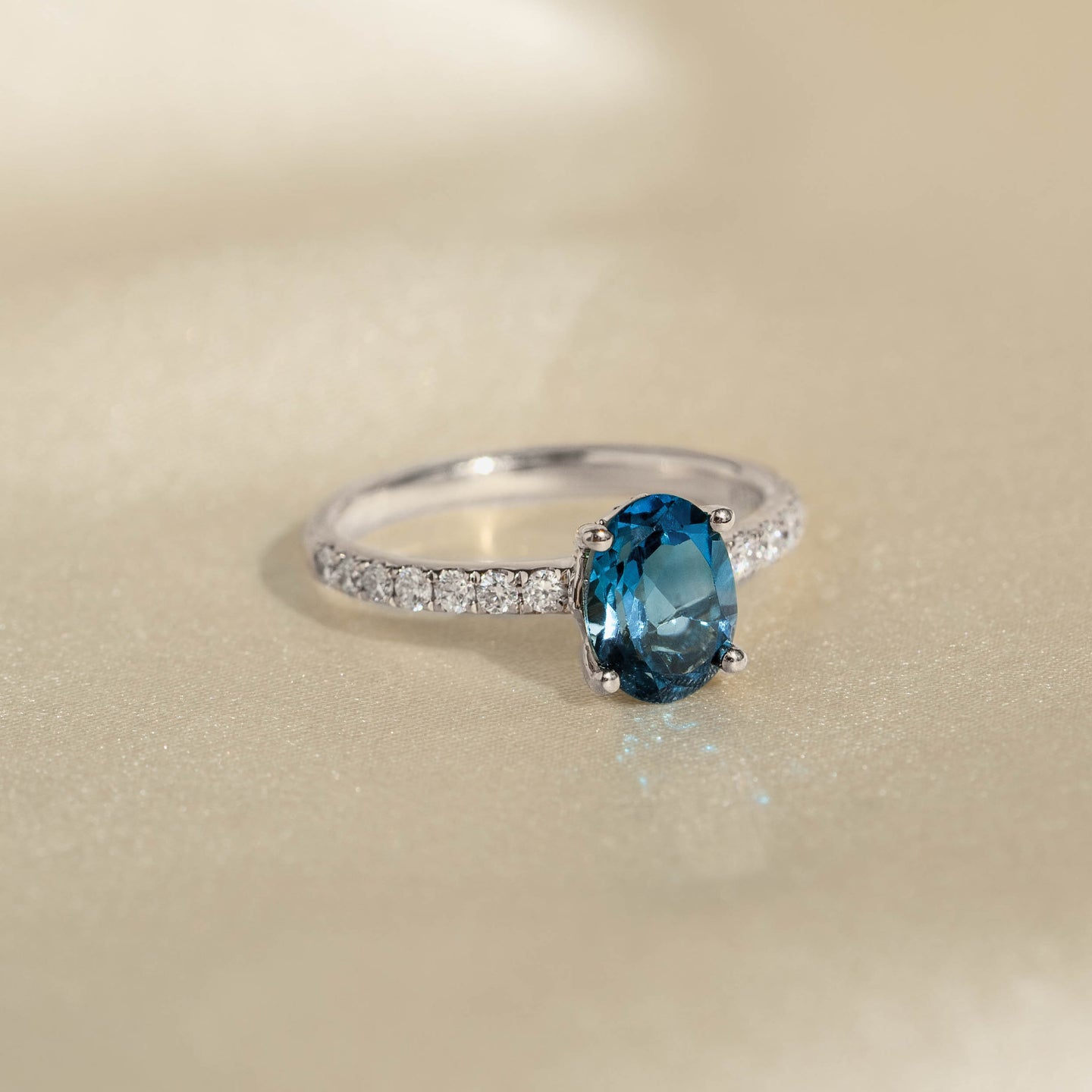 Oval London Blue Topaz and Diamond Ring White Gold - Minette